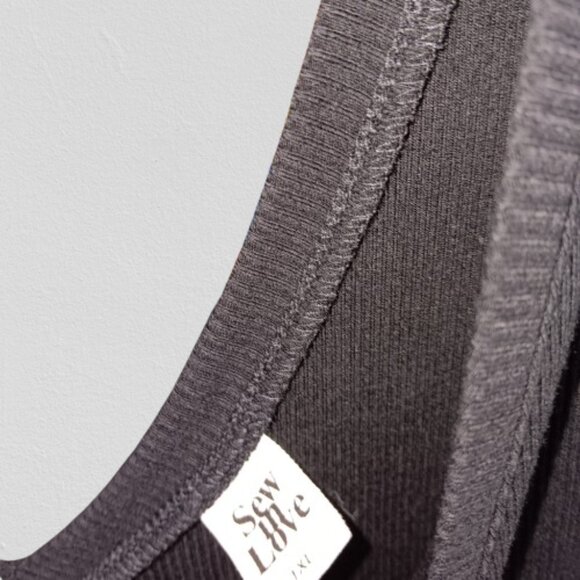 ❌3/$10❌ Sew In Love 1XL LBD Fitted Knit Dress - Picture 4 of 5